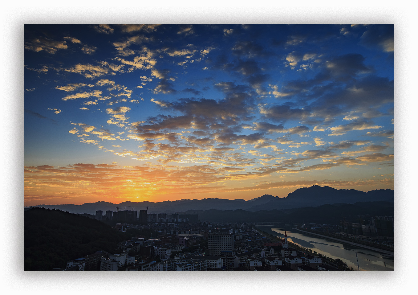 城东早霞