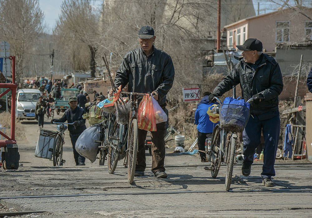 集市路口