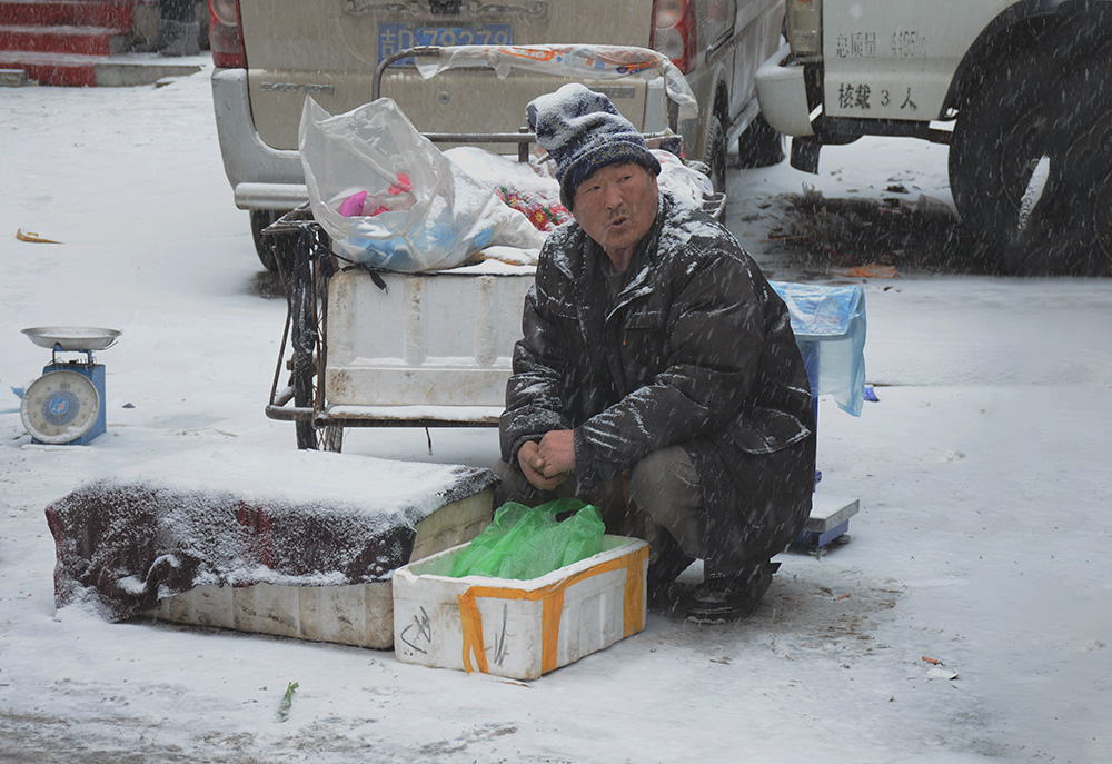 雪中地摊