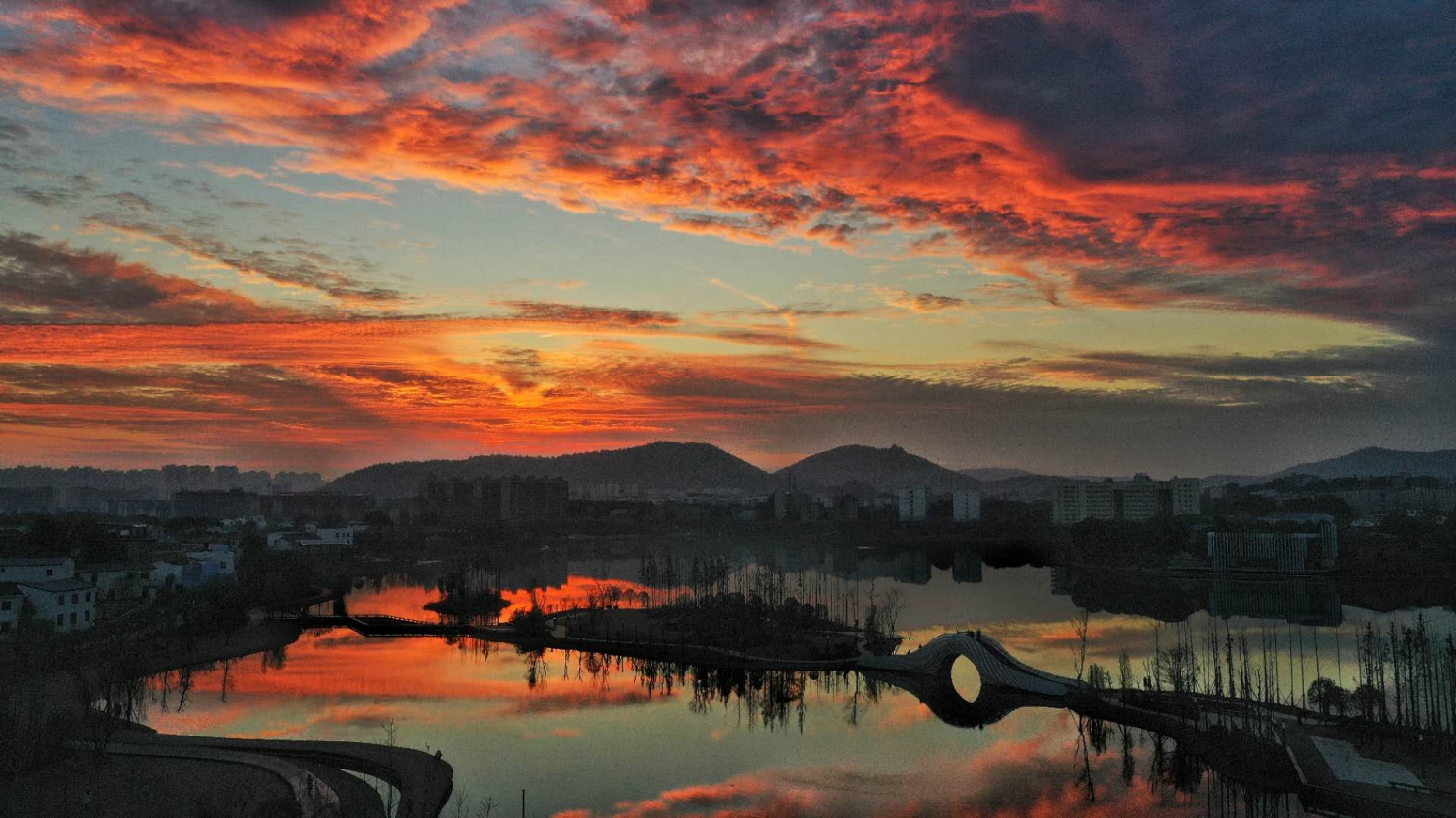 后湖夕照