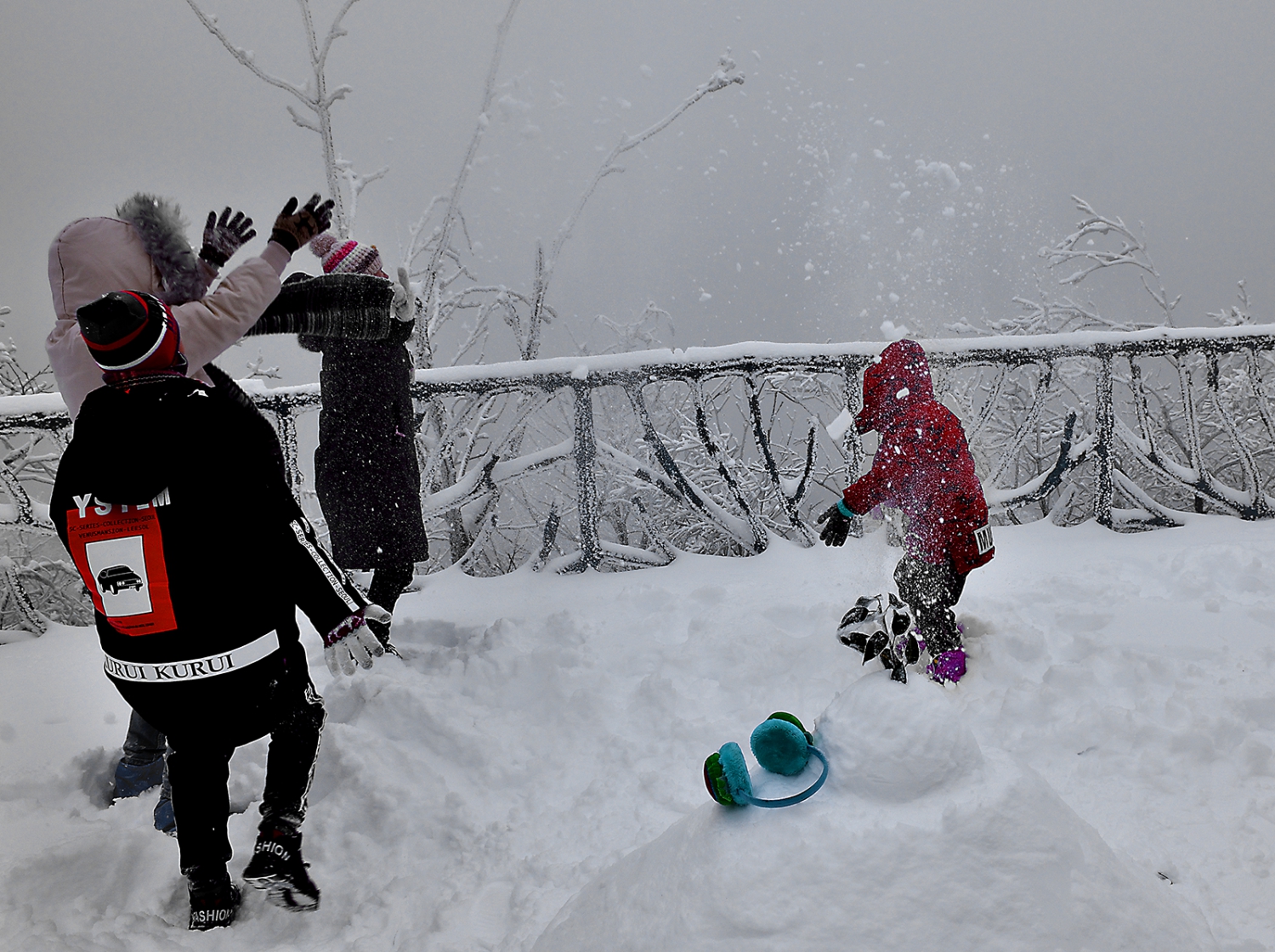 打雪仗