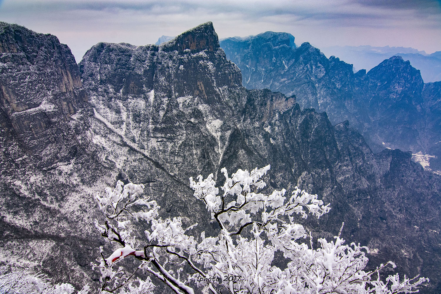 山雪之间