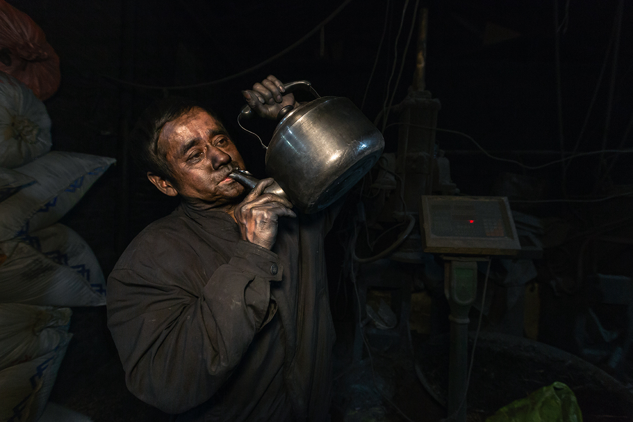 《铸锅人》