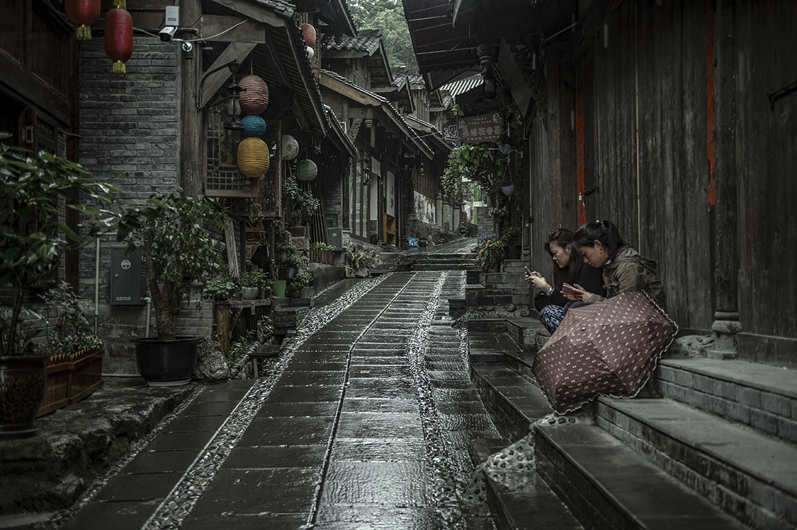 古巷春雨