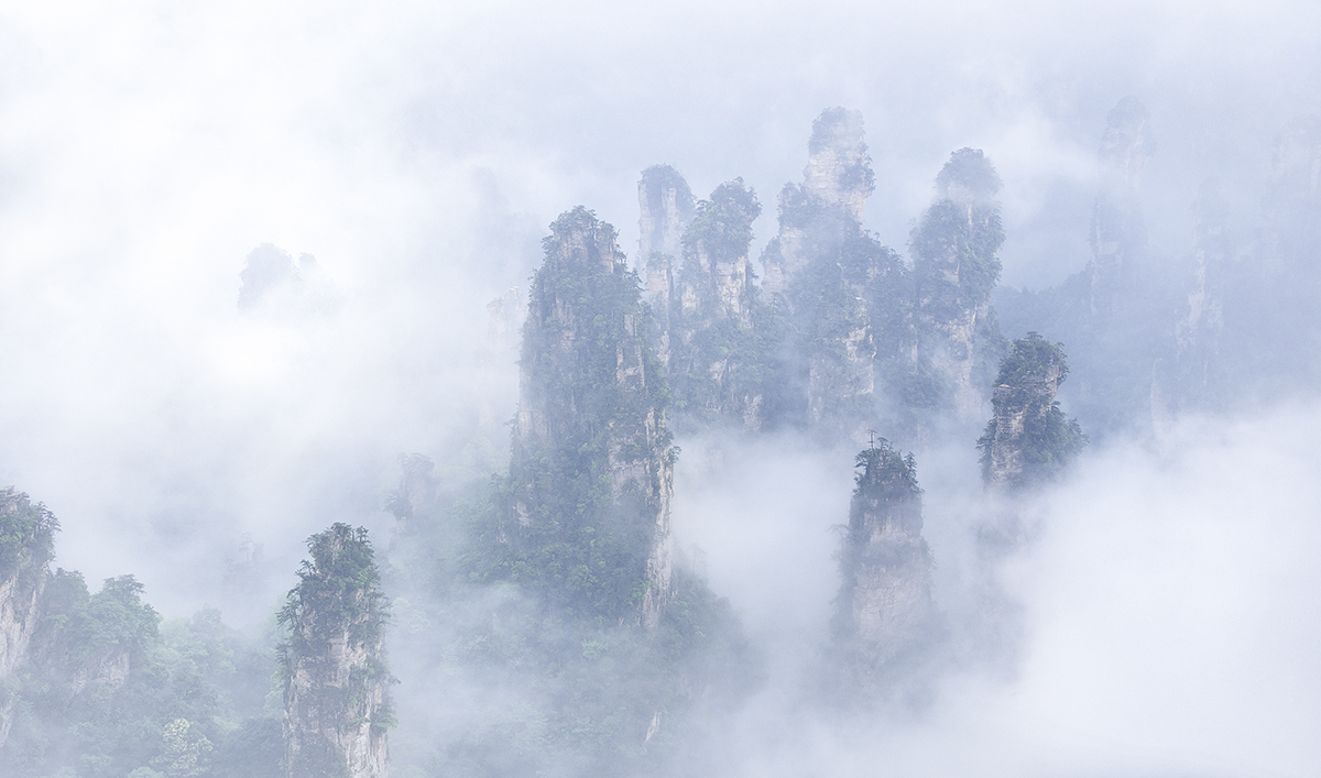 云雾绕山