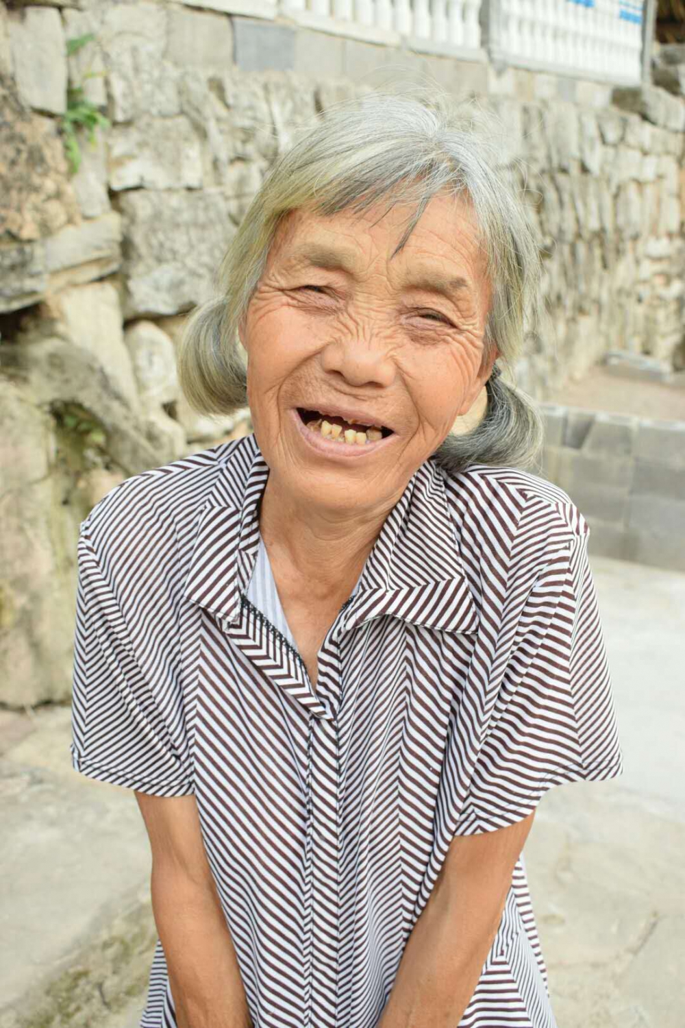 哑巴老人的笑