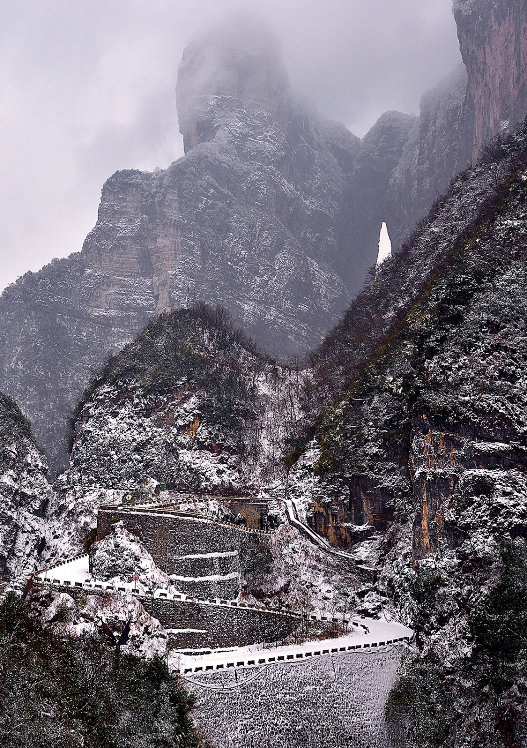 瑞雪迎天门