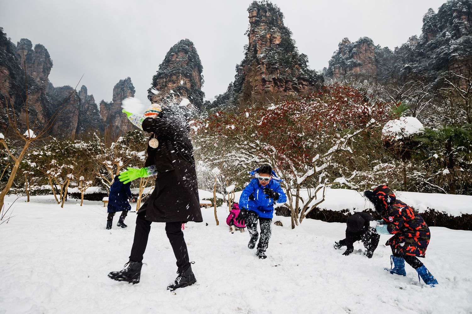 打雪仗
