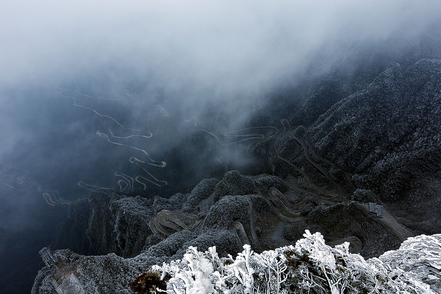 雪域盘山路