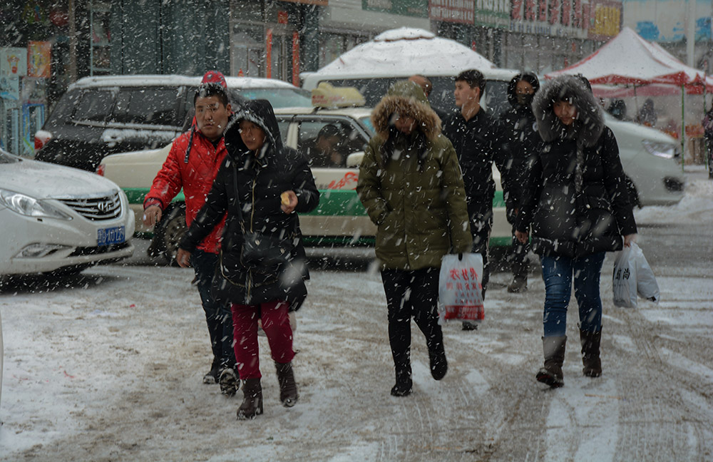 雪纷纷路匆匆