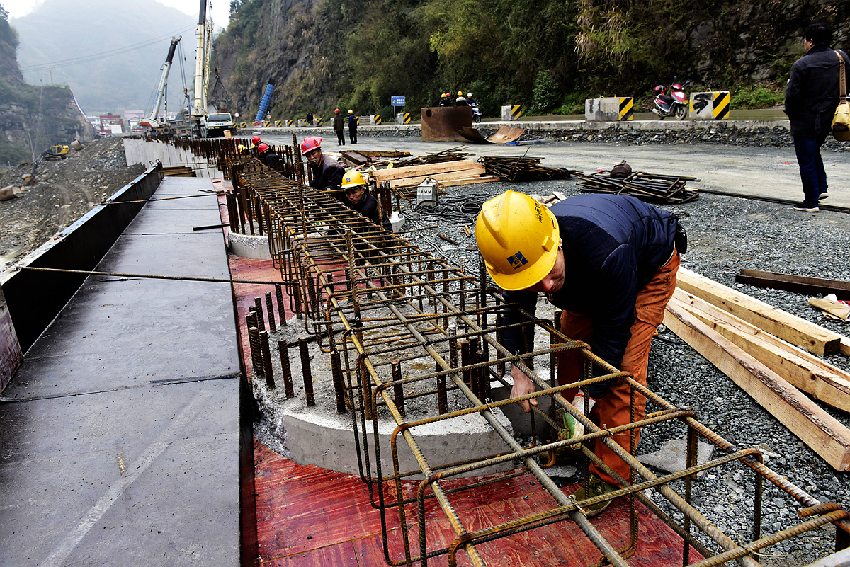 筑路工人