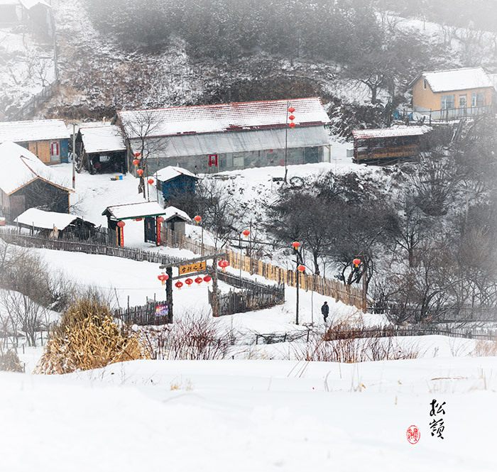 浅墨淡彩画意松岭