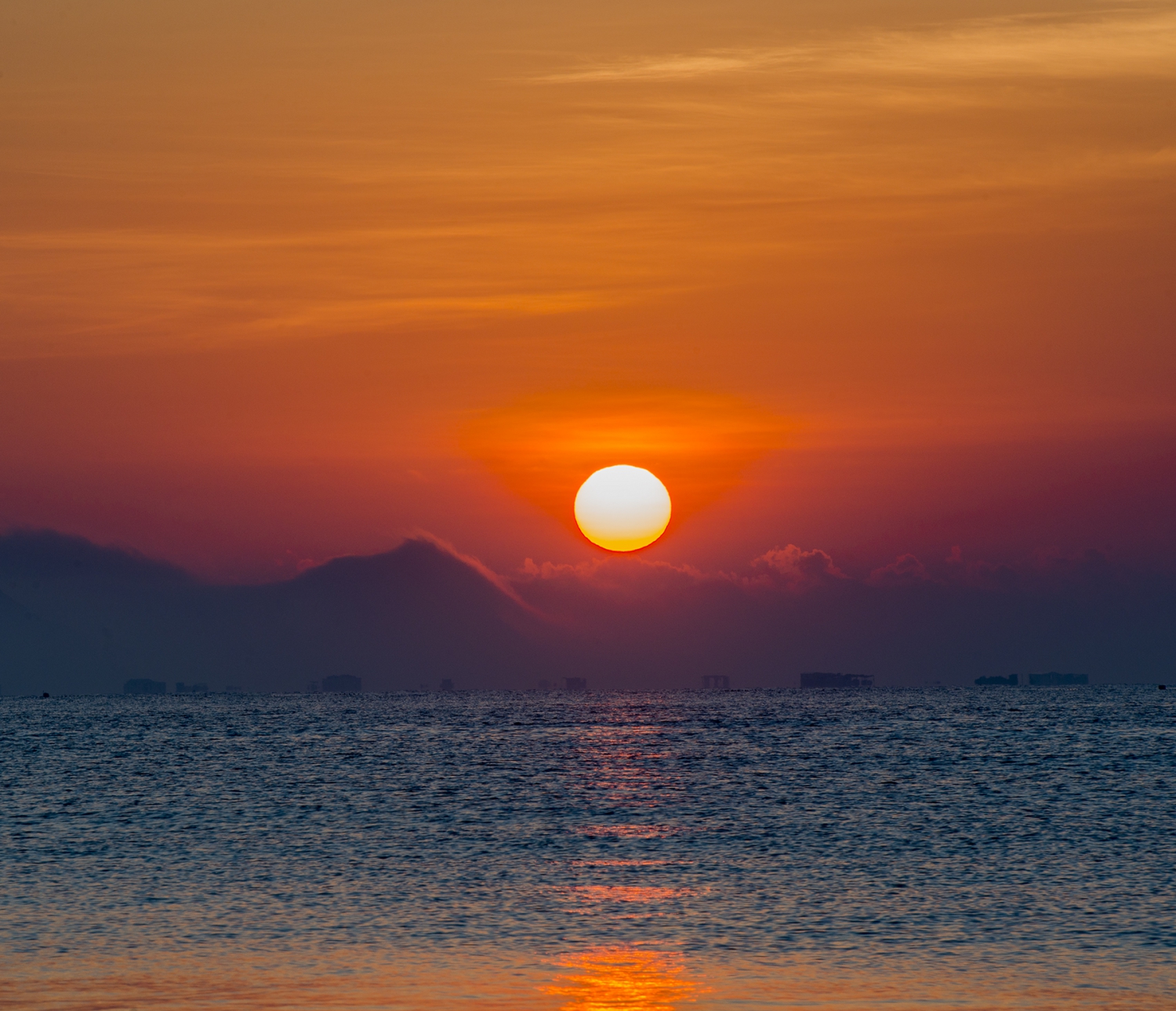 海上日出