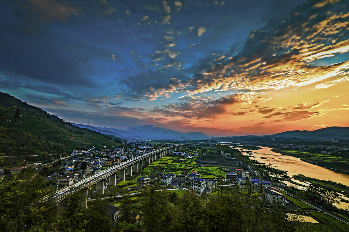 关门岩晚霞