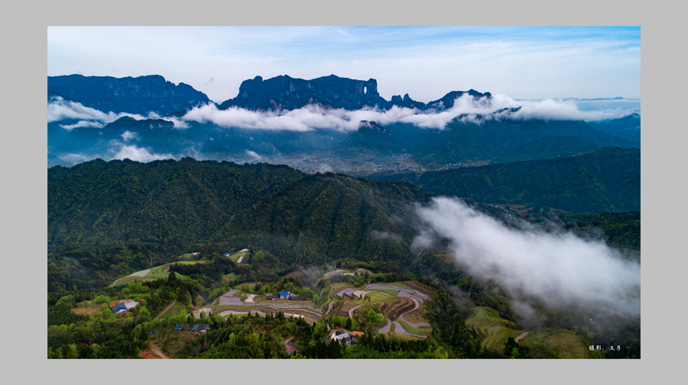 天门后山晨景
