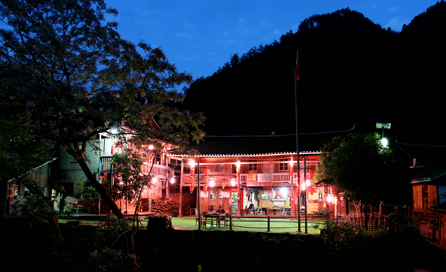 大唐凤娇茶楼夜景