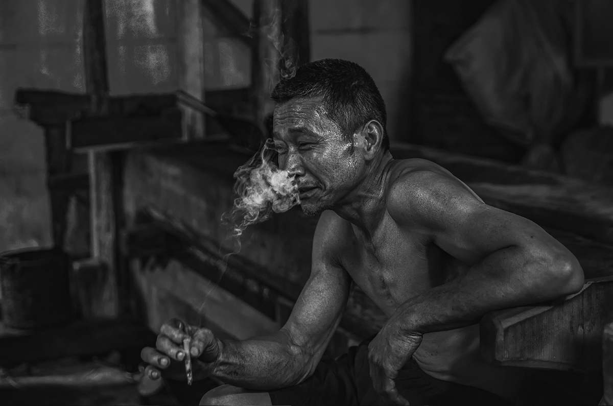 榨油工小憩