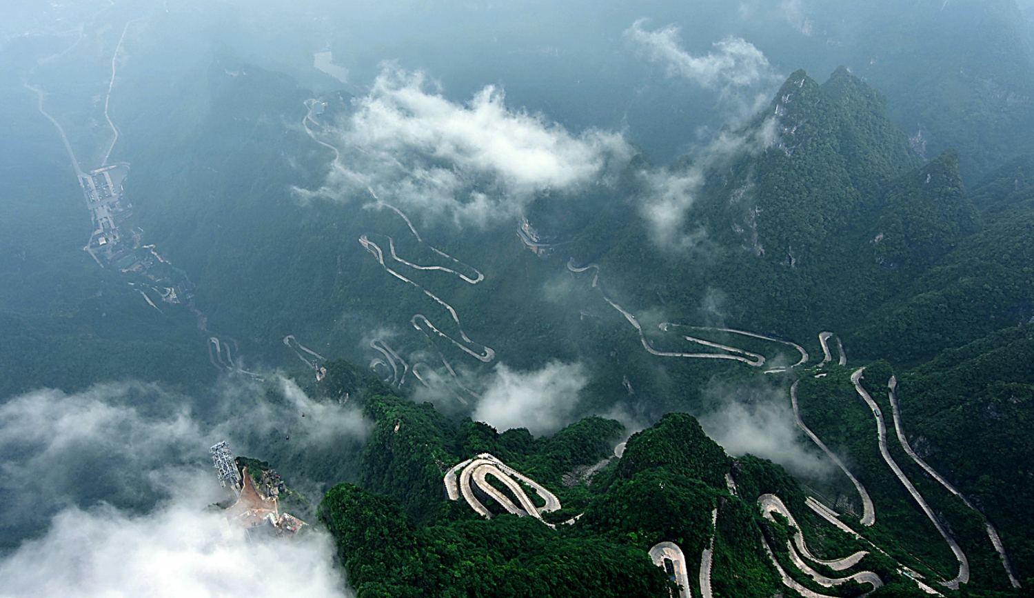 曲道绕山
