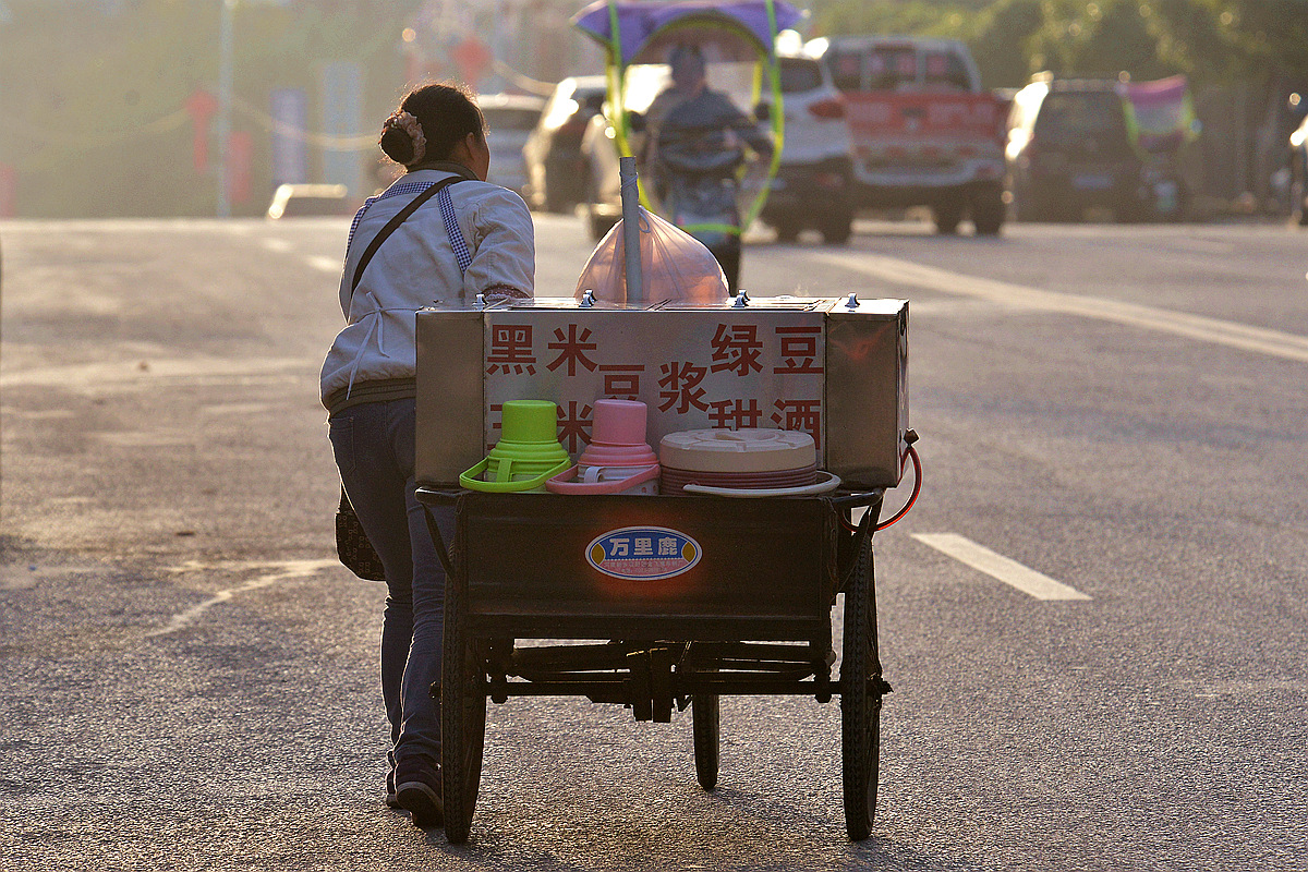 晨 光 里