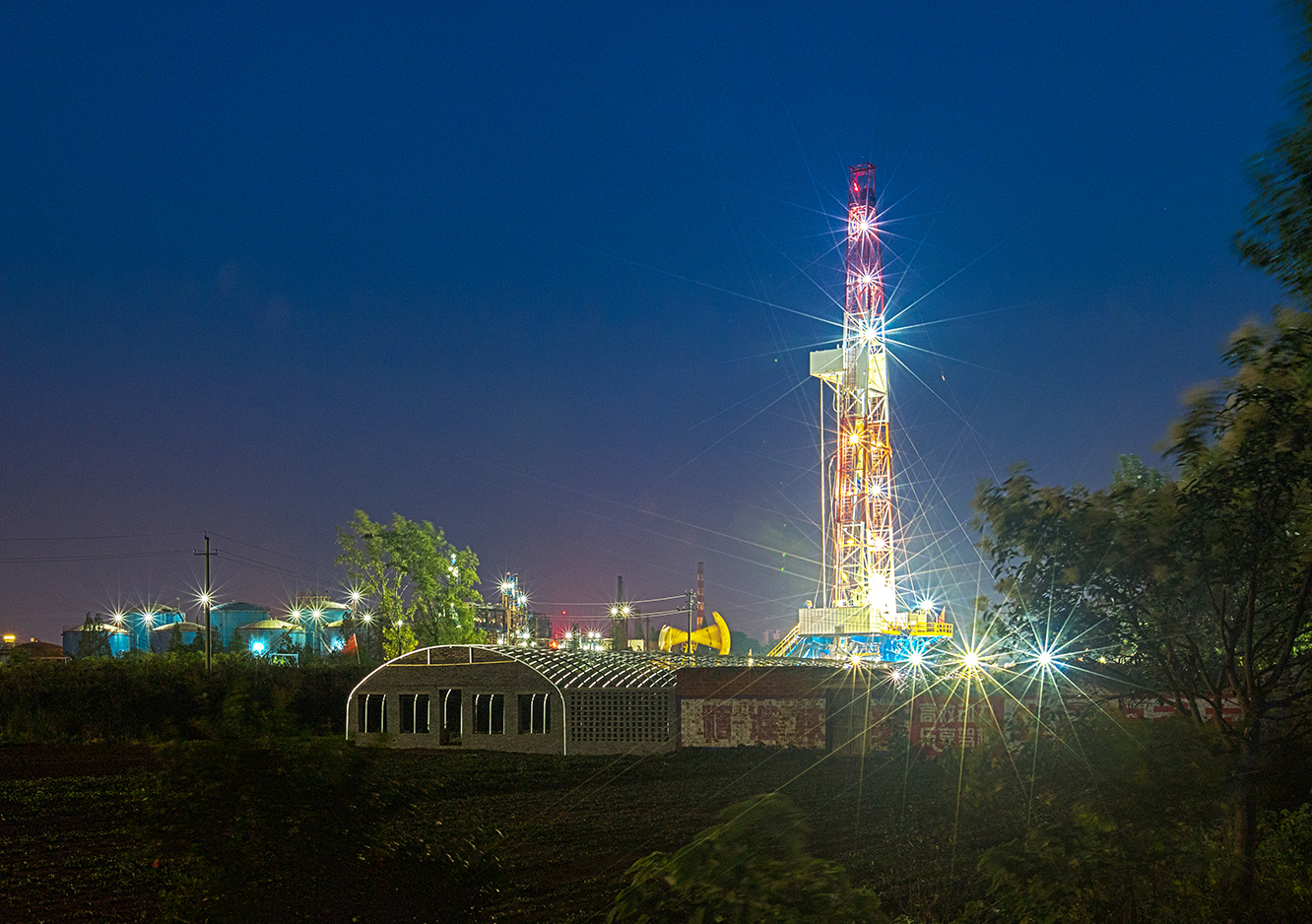 油田夜色