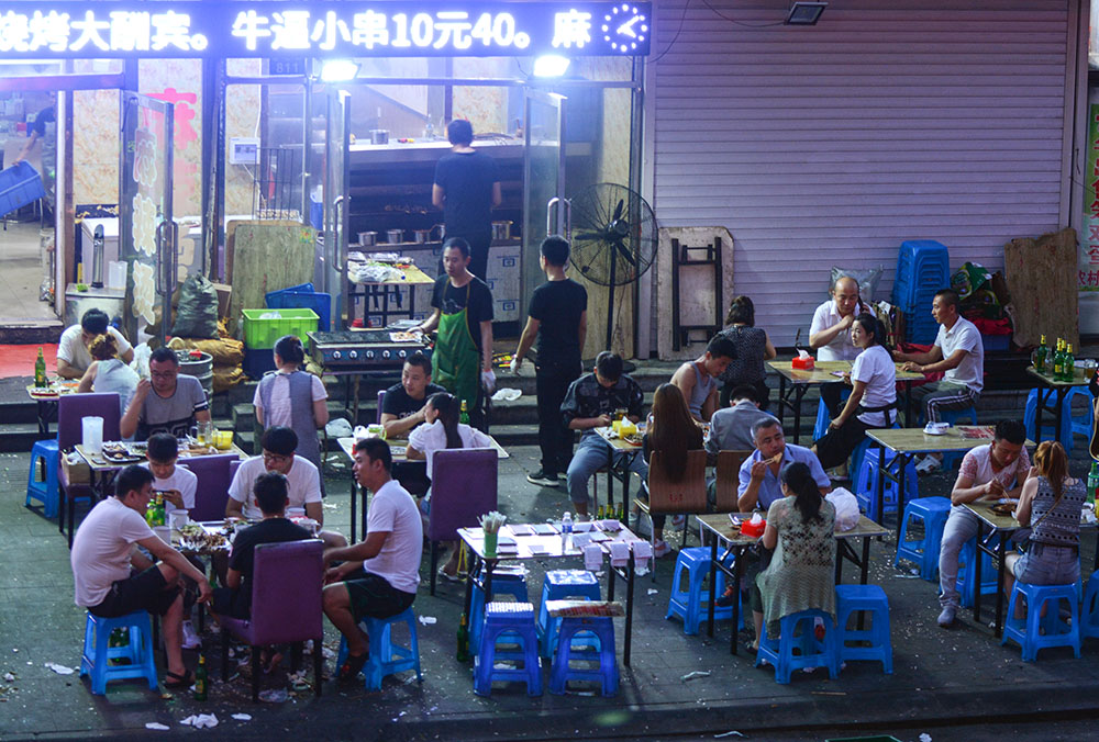 路边烧烤摊