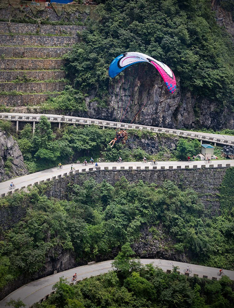 陆空相映