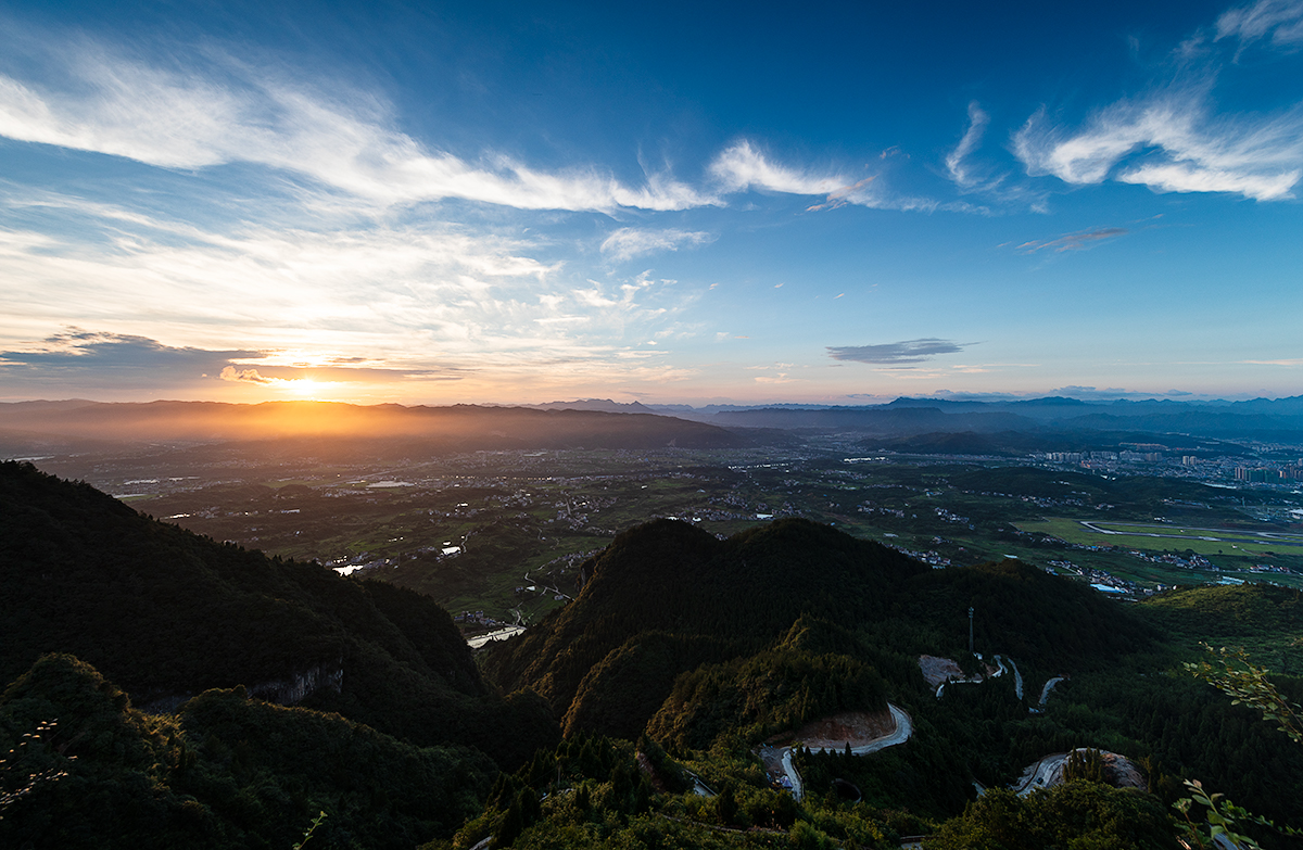 崇山晚霞