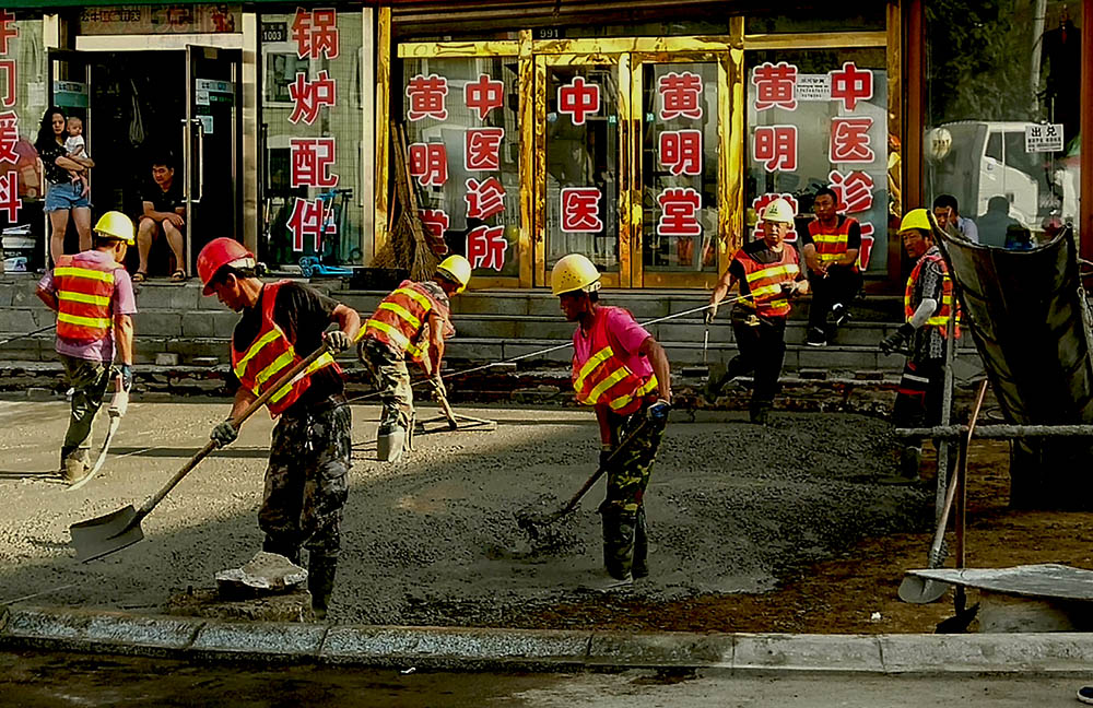 筑路工人{手机摄}