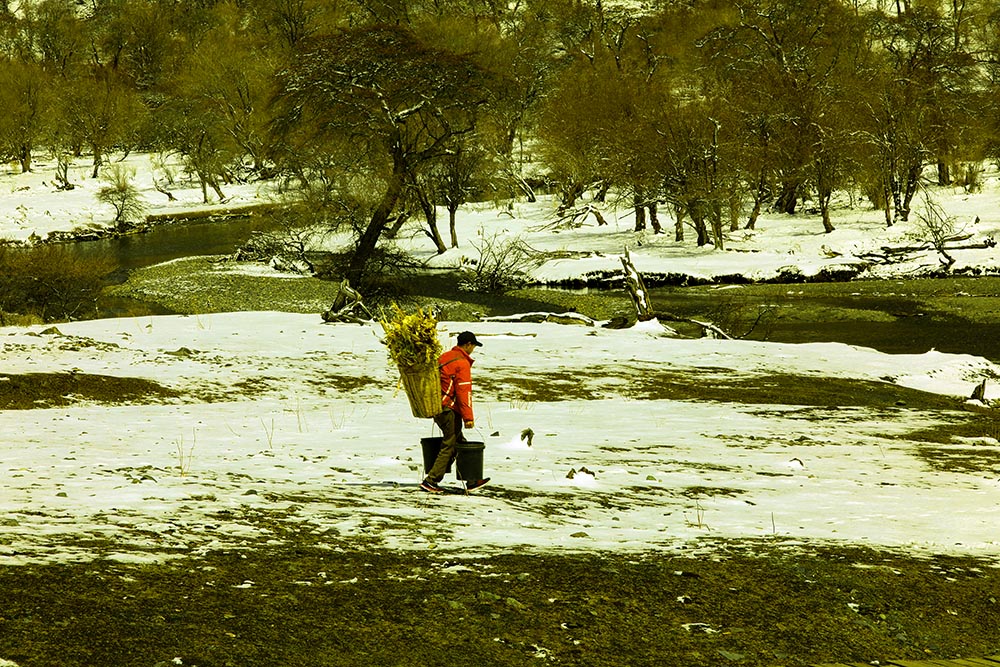 雪山角下