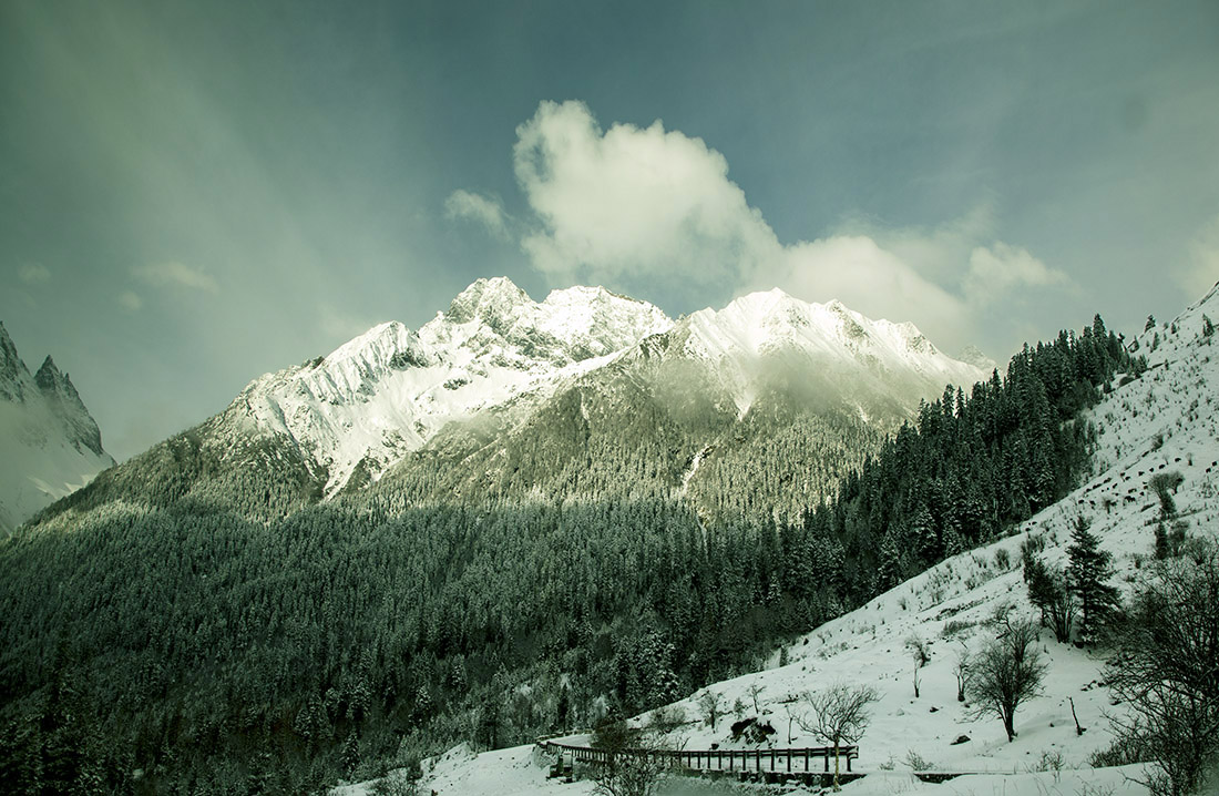 高原雪山