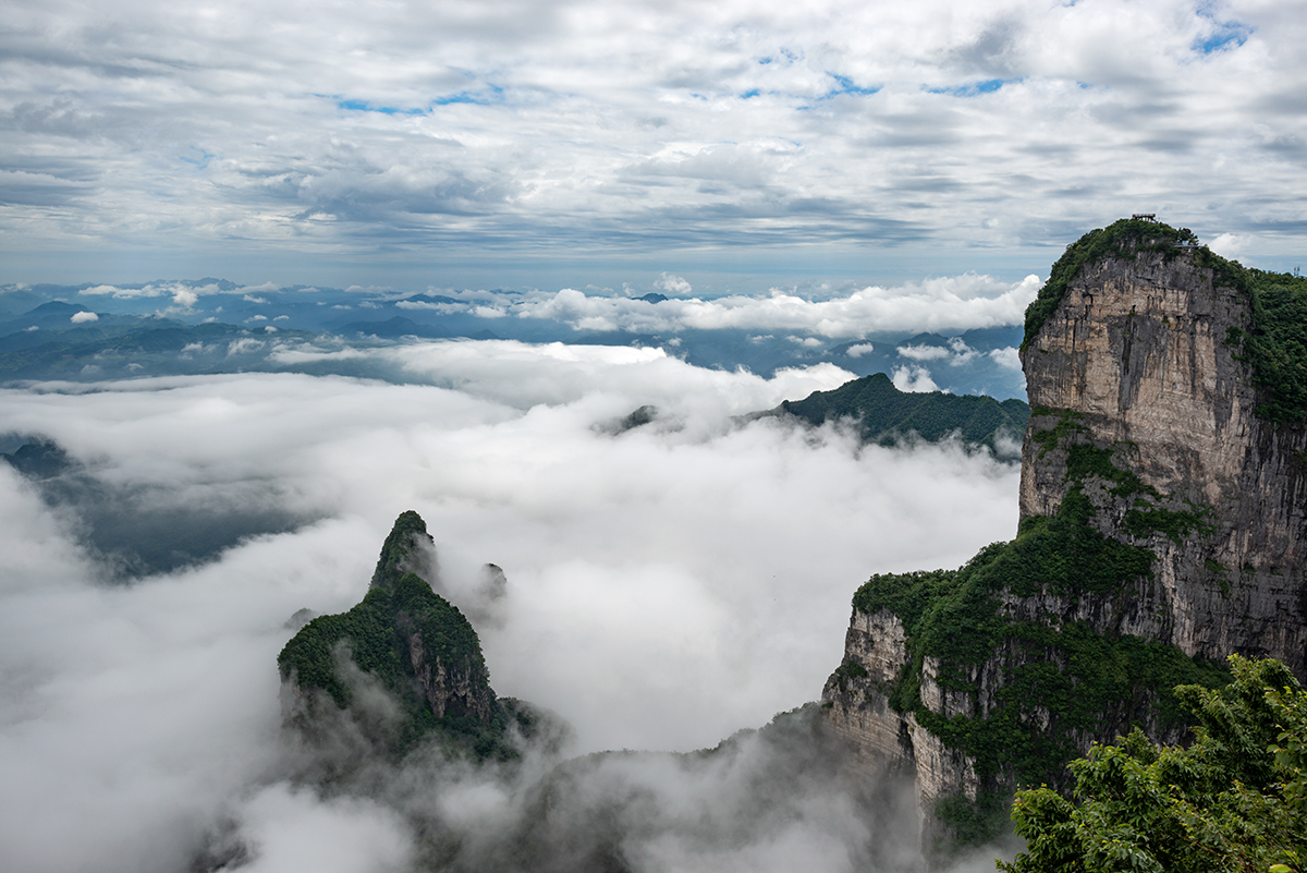 《山高人为峰》