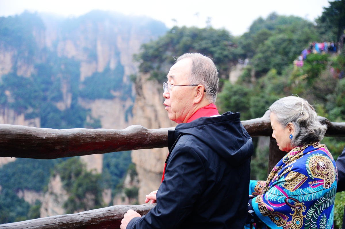 潘基文夫妇参观张家界