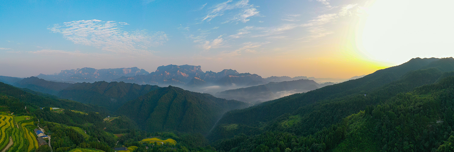 天门山晨曦