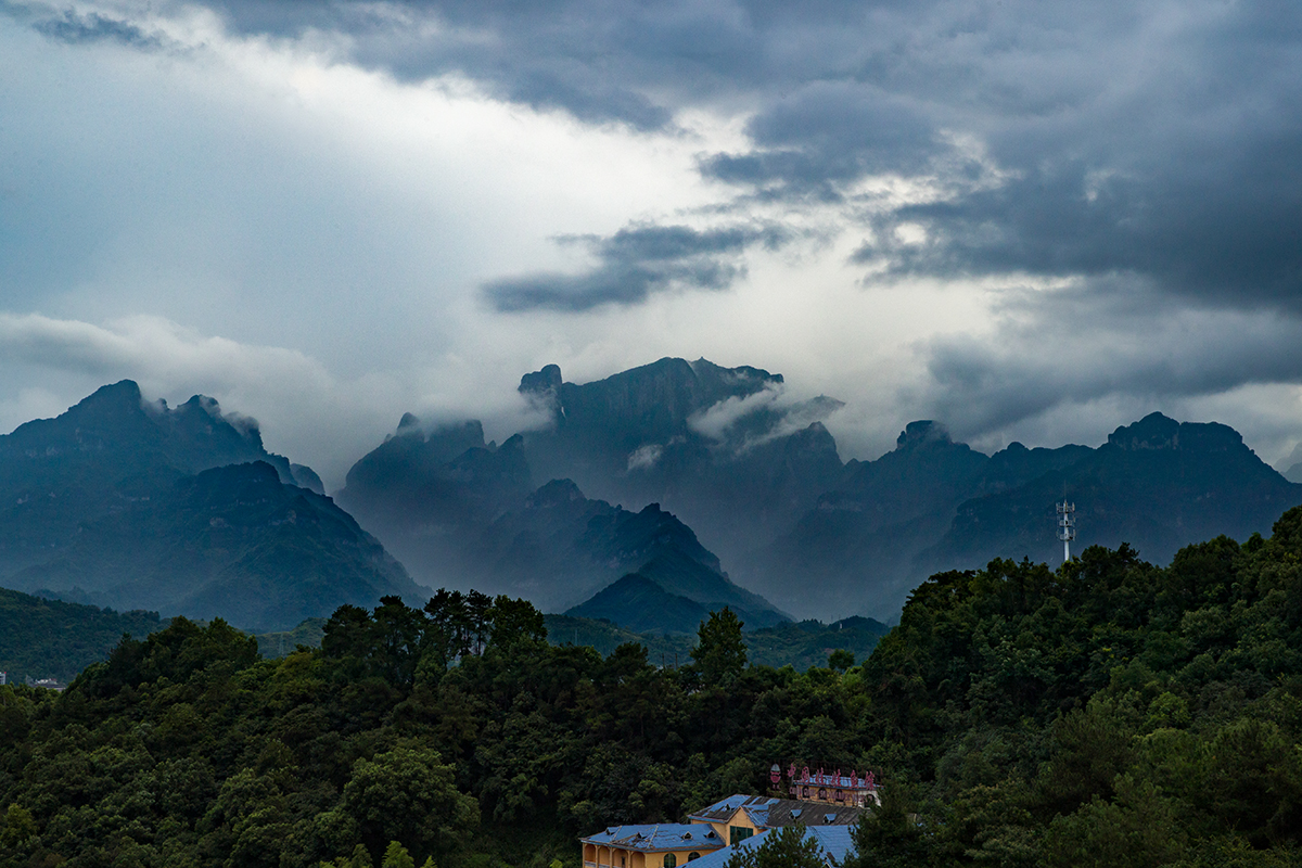 雨后天门山