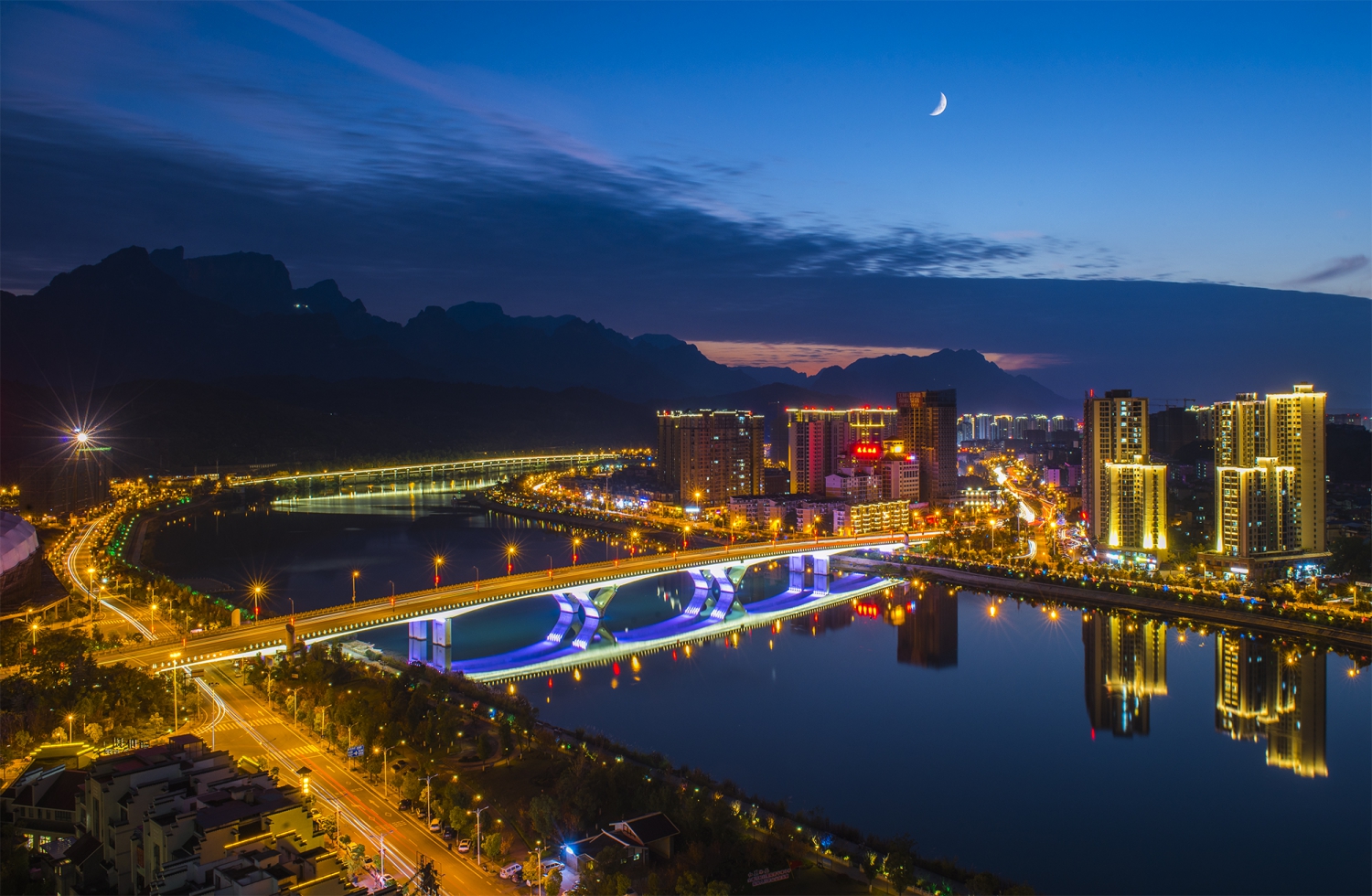 灯火月夜