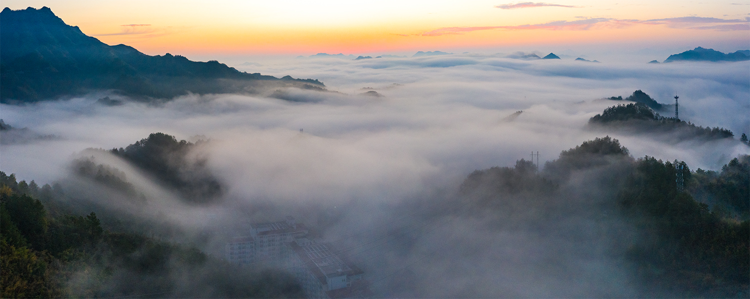 朝霞云涌家园美
