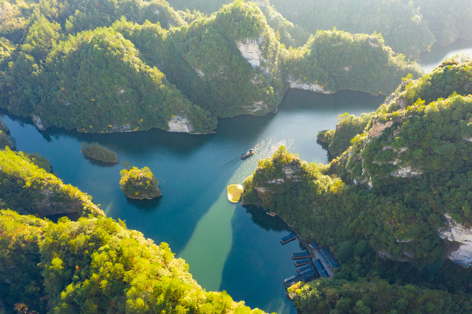 鸟瞰宝峰湖