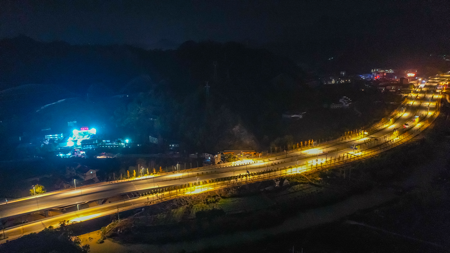 武陵山大道不夜天