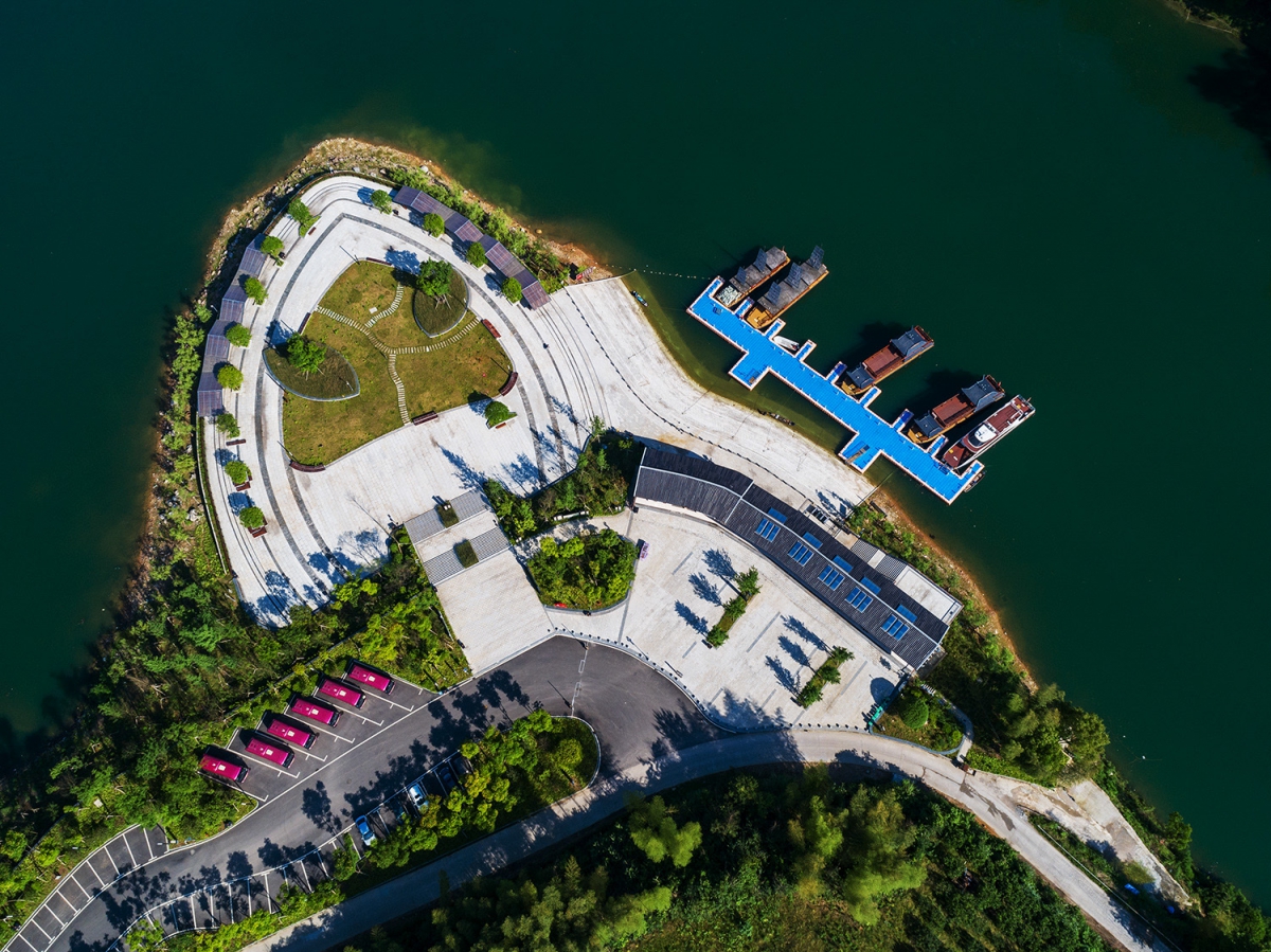 《港湾》