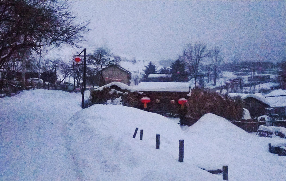 清晨雪还在下