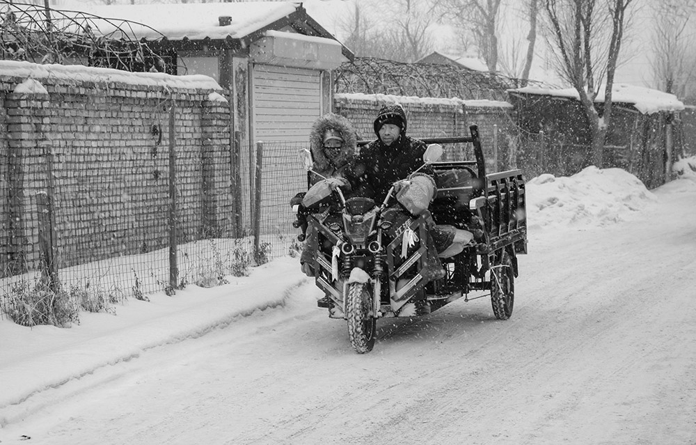 乡村雪中行