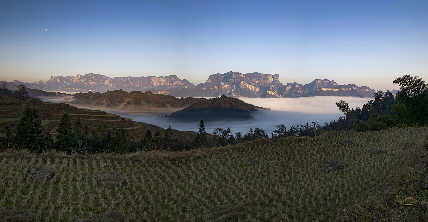 云绕天门山