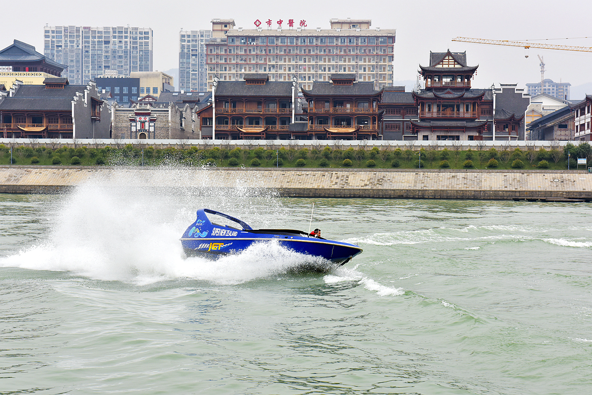 劈波斩浪