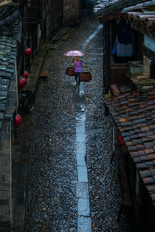 《雨巷》