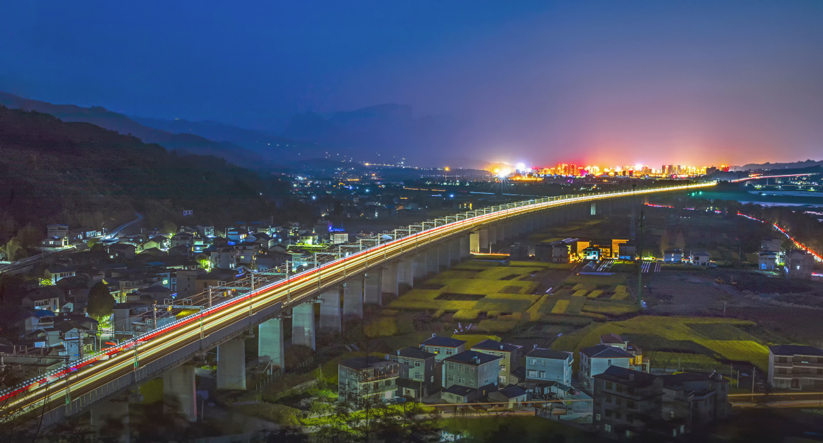 关门岩夜色