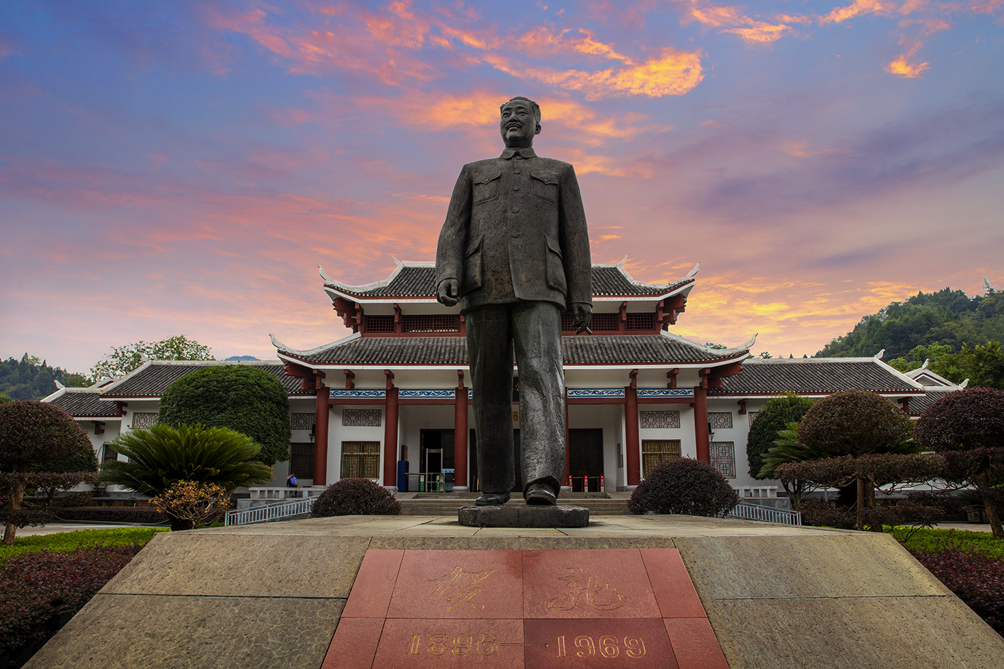 “贺帅”塑像