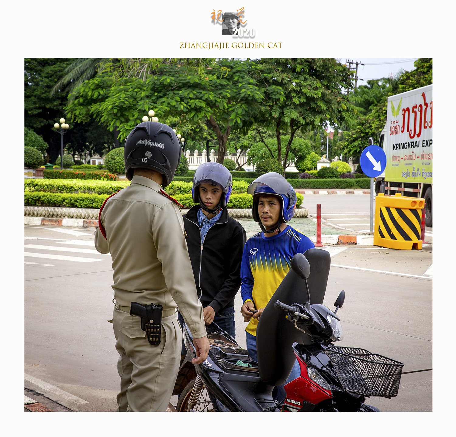 老挝交警执法