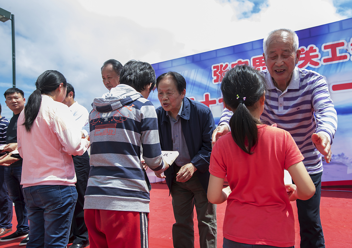 谆谆意殷殷情