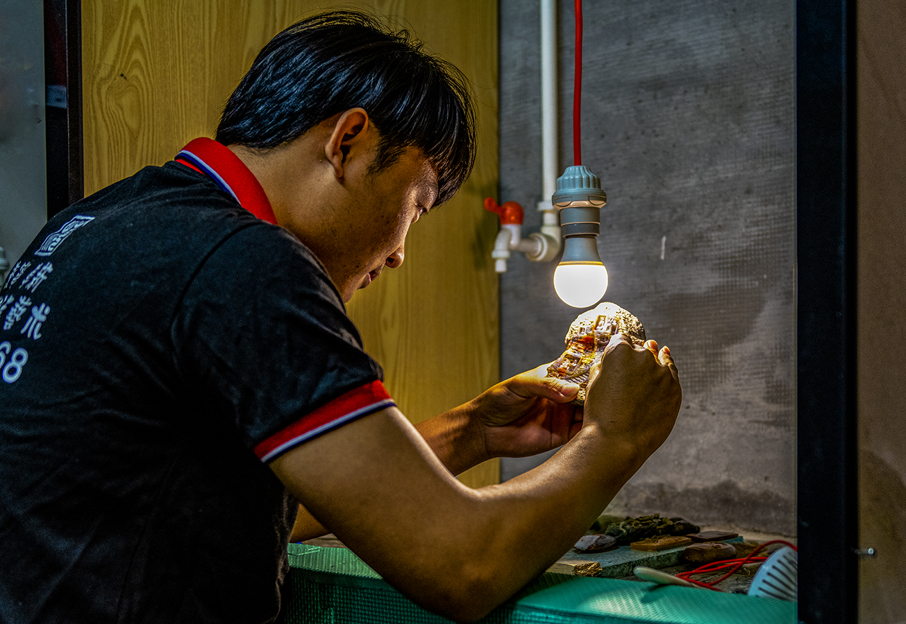 《精雕细刻》玛瑙工匠