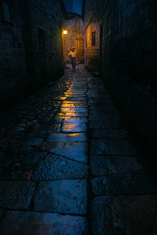 《雨夜》
